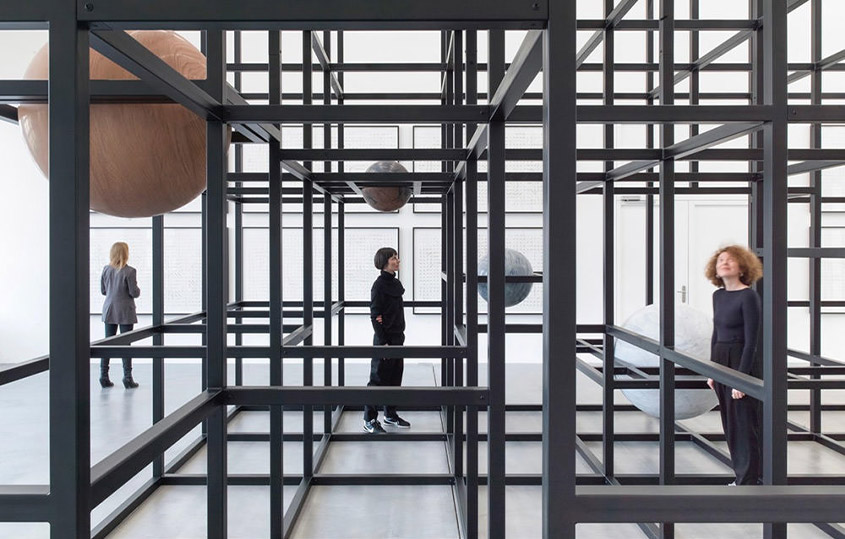 Kunst aus Stahl von Alicja Kwade: Linienland. Ein Vortrag von Herwig Bretis – Stahlbauinfotage by Hahner Technik