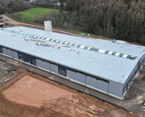 Luftaufnahmen der neuen Halle des Hanse Haus Werks in Oberleichtersbach