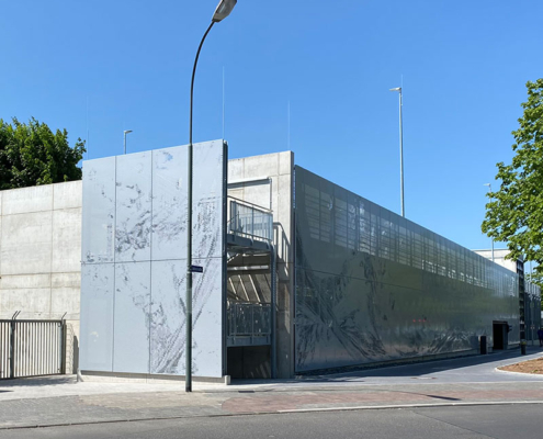 Bau des Parkhaus Rosenau in Fulda: Fassadenlösung nach Maß von Hahner Technik