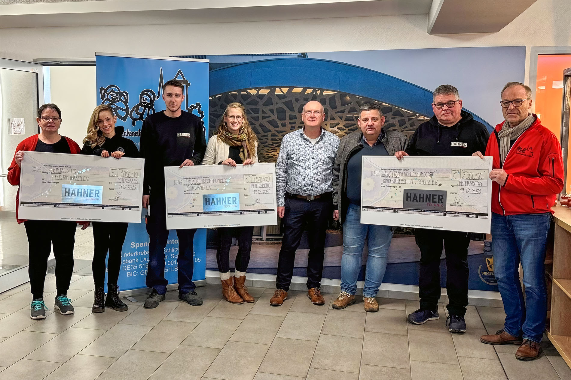 Weihnachtsspende 2023 von HAHNER Technik an Fontanherzerzen, Emikwano und die Kinderkrebshilfe Schlitz