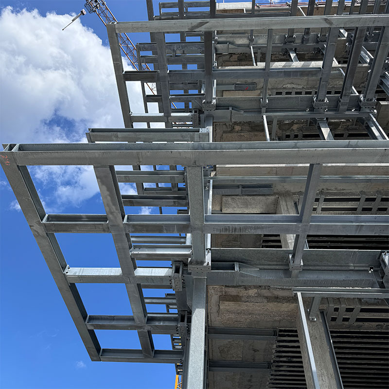 Balkonkonstruktion am Rohbau des fertigen Hochhauses "The Flag" in Wiesbaden