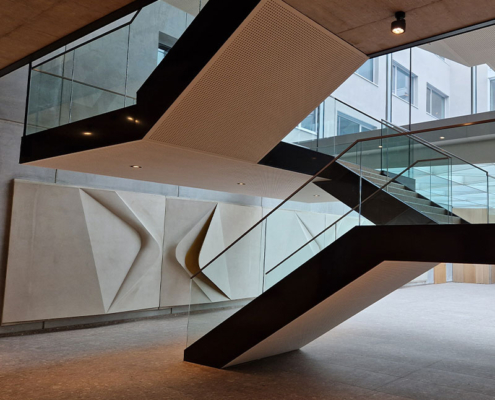 Die scheinbar schwebende Treppe im Bürogebäude Valley One24 in Stuttgart