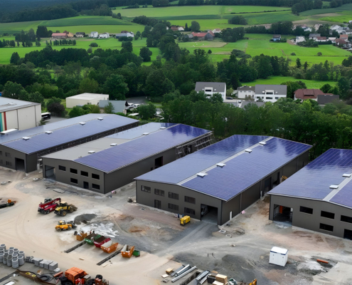 Stahlhallen von AREA 766 in Eichenzell: Drei Hallen messen 60 x 25 m, die vierte 50 x 25 m. Insgesamt wurden rund 170 t Stahl verbaut