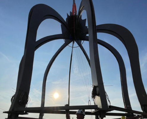 Montage der neuen Stahlhaube auf dem Turm des Fuldaer Stadtschlosses