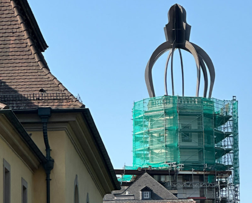 Die neue Stahlhaube prägt bereits die Silhouette des Fuldaer Schlossturms