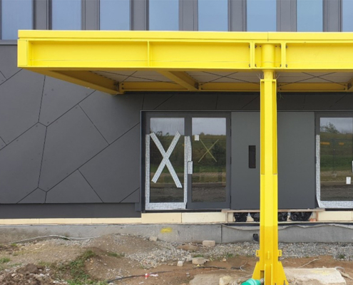 Halle Heeresflugplatz Niederstetten: Überdachung / Vordach der neuen Halle Heeresflugplatz