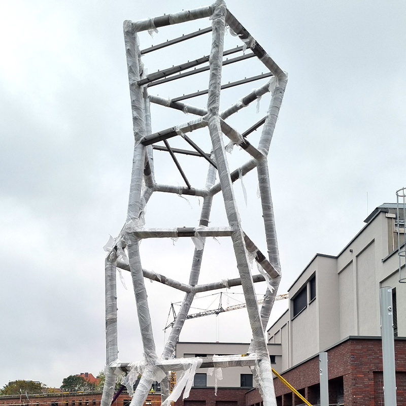 Rohbau des KuKuk-Kletterturm auf dem Spielplatz in Wernau