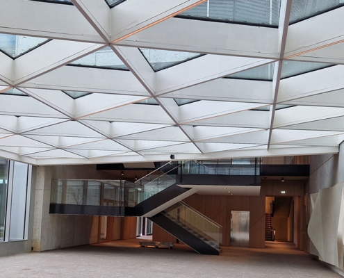 Glas-Überdachung der Lobby im Bürogebäude Valley One24 in Stuttgart