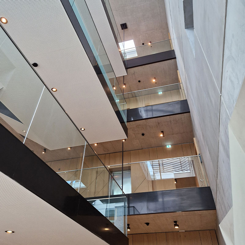 Blick nach Oben im Treppenhaus im Bürogebäude Valley One24 in Stuttgart