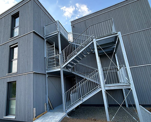 Treppenaufgang des Laubengangs in Frankfurt-Riedberg