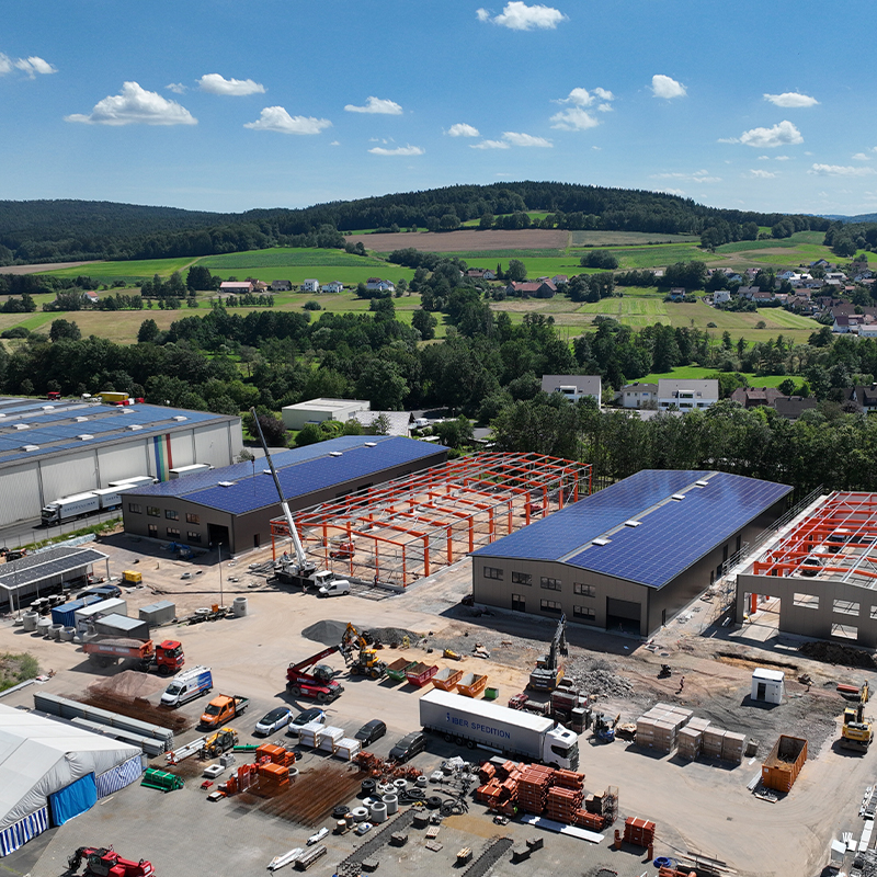 Luftaufnahme während des Baus der Hallen von AREA 766 in Eichenzell