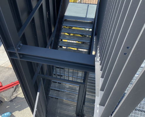 Blick nach unten auf die Außentreppe des BBZ Münnerstadt