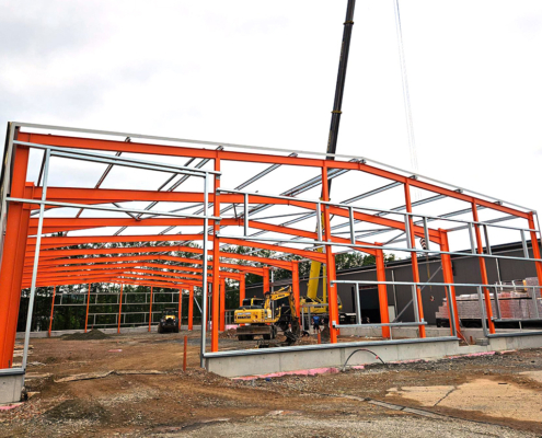Stahlhallen von AREA 766 in Eichenzell: Montage (Außenansicht im Rohbau)