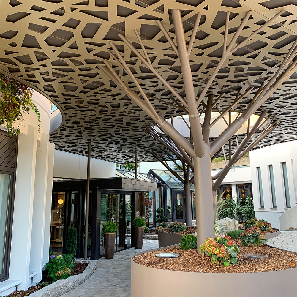 Blick in den Eingangsbereich des Hoteleingangs Bad Bocklet