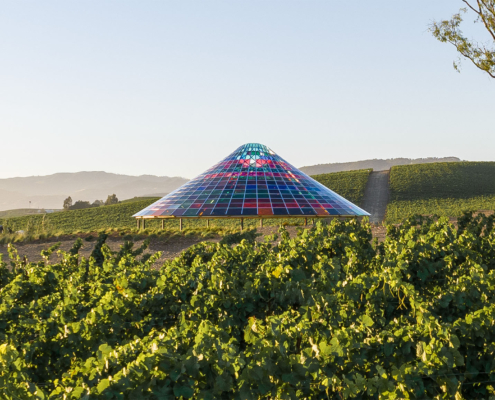 Der Vertical Panorama Pavilion in den Weinbergen auf dem Donum Weingut in Kalifornien, USA