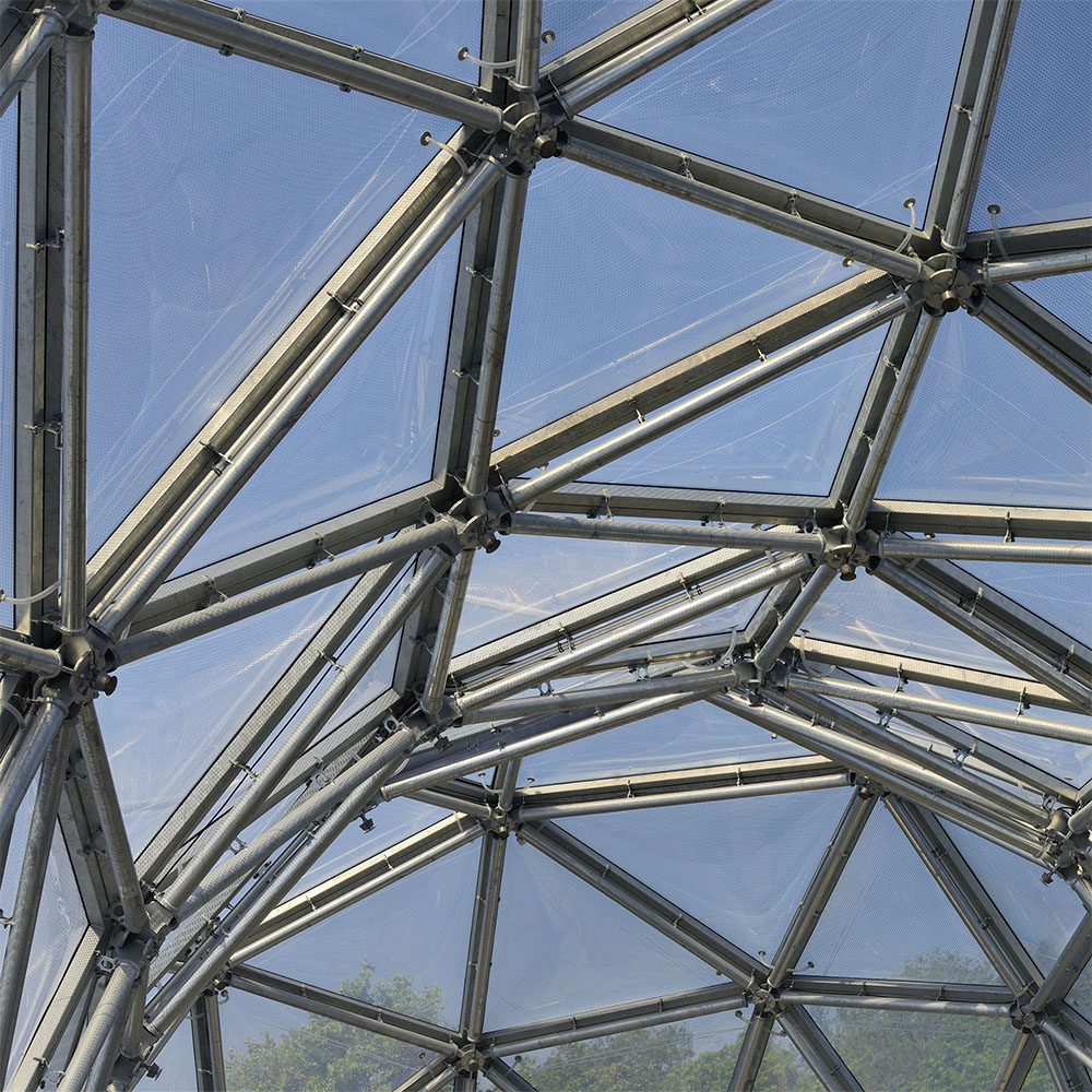 Die Stahlkonstruktion des Deckengewölbes des Mitoseums in Bautzen