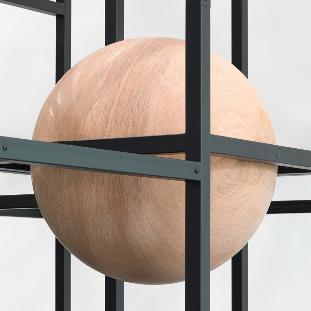 Steinkugel in der Skulptur LinienLand mit unsichtbarer Befestigung