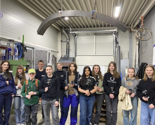 Gruppenfoto - Teilnehmerinnen und Teilnehmer des Girls Day 2026 bei HAHNER Technik