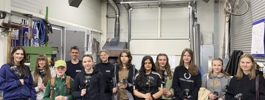Gruppenfoto - Teilnehmerinnen und Teilnehmer des Girls Day 2026 bei HAHNER Technik