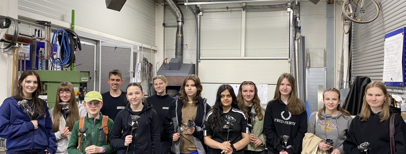 Gruppenbild - Teilnehmerinnen und Teilnehmer des Girls Day 2026 bei HAHNER Technik